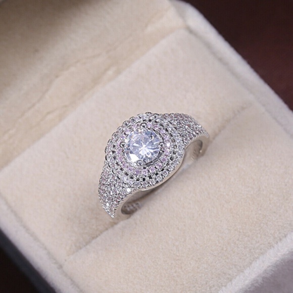 Adorable 925 Silver Round Cut White Sapphire Ring - Picture 2 of 4